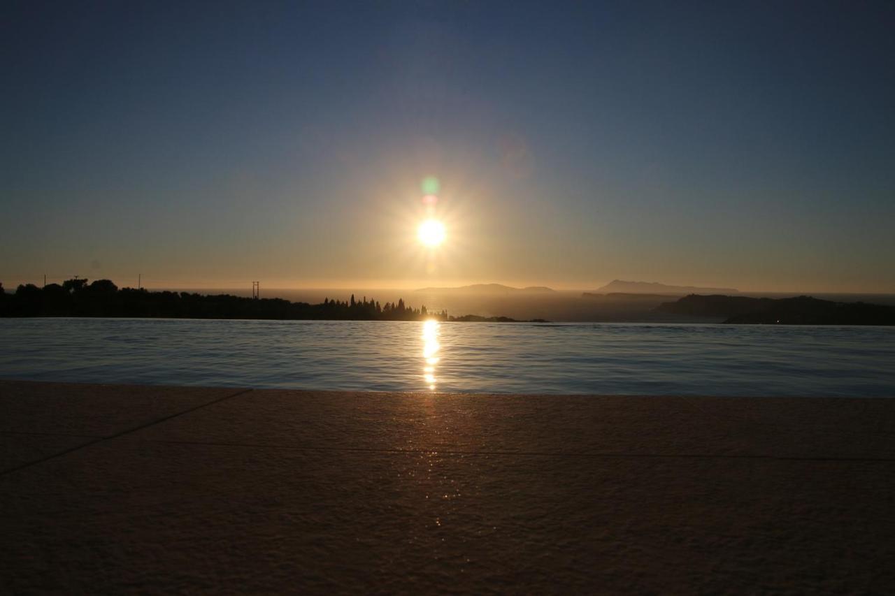 Sunset Sea View Villa 5 อาร์ริลลาส ภายนอก รูปภาพ