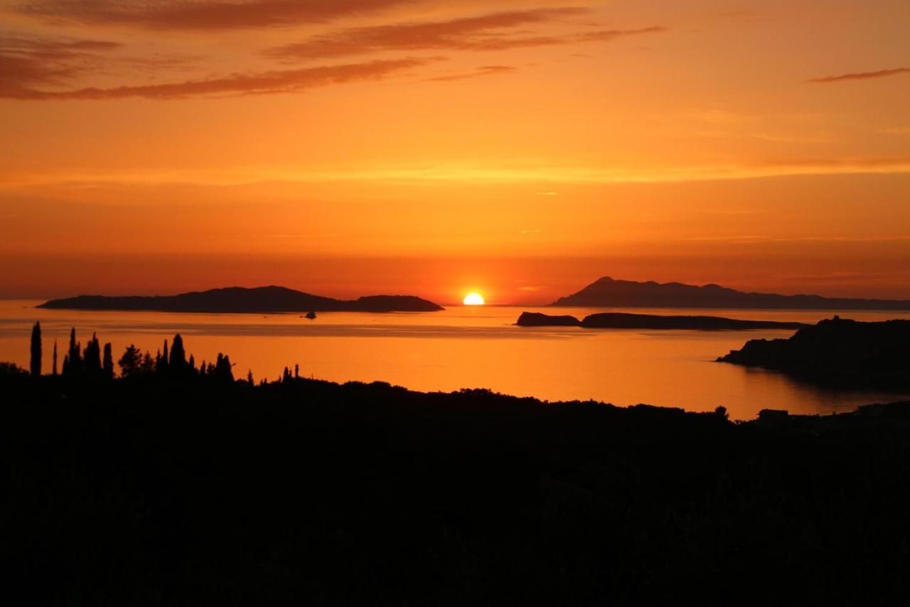 Sunset Sea View Villa 5 อาร์ริลลาส ภายนอก รูปภาพ
